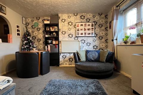 2 bedroom flat for sale, Apple Walk, Heath Hayes, Cannock