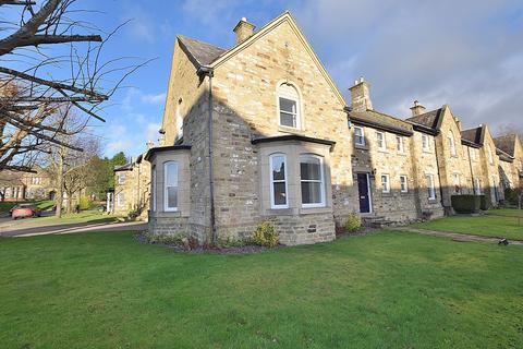 4 bedroom end of terrace house for sale, Lyons Road, Richmond