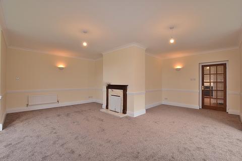 4 bedroom end of terrace house for sale, Lyons Road, Richmond