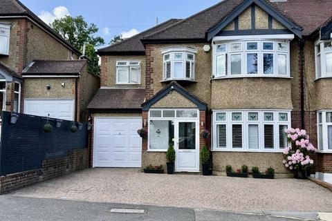 15 Sylvan Close, South Croydon, CR2 8DS