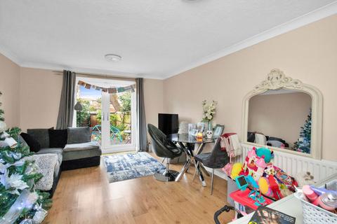 2 bedroom terraced house for sale, Ravenscroft Crescent, London SE9