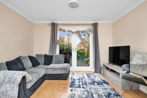 2 bedroom terraced house for sale, Ravenscroft Crescent, London SE9