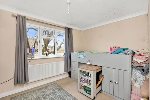 22 Ravenscroft Crescent, London, SE9 4LL