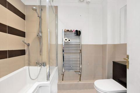22 Ravenscroft Crescent, London, SE9 4LL
