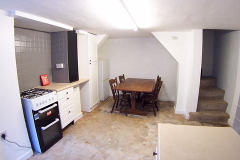 2 bedroom house to rent, Elsham Terrace, Leeds