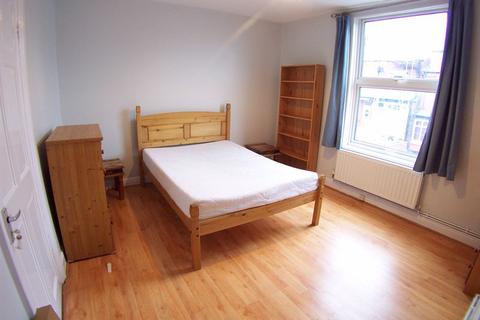 2 bedroom house to rent, Elsham Terrace, Leeds