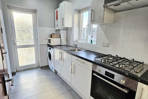 1 bedroom apartment to rent, Studio With Garden, London E6