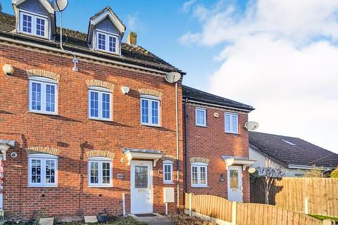 3 bedroom terraced house to rent, Watnall Road, Nottingham, Hucknall, NG15 6FQ