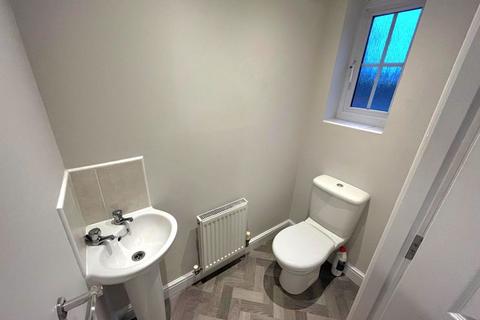 3 bedroom terraced house to rent, Watnall Road, Nottingham, Hucknall, NG15 6FQ