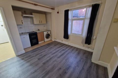 1 bedroom flat to rent, TO LET - 1 Bedroom First Floor Flat