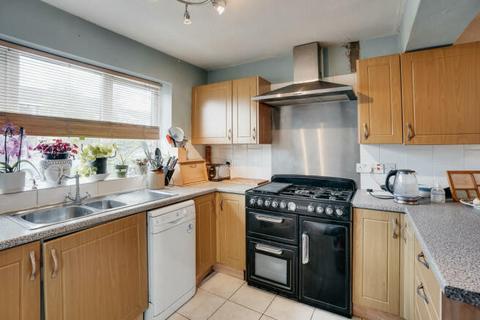 3 bedroom semi-detached house to rent, Priory Avenue, CB24