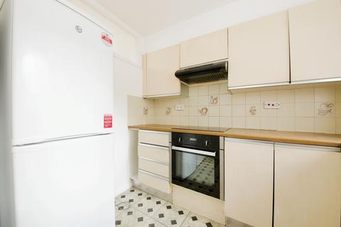 2 bedroom flat to rent, Avenue Road