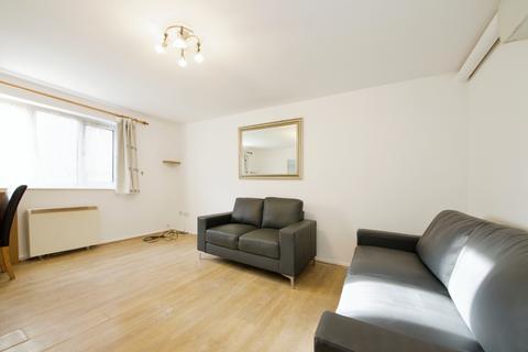 2 bedroom flat to rent, Avenue Road