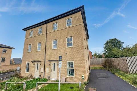 2 bedroom townhouse for sale, The Hawthorns, Pontefract WF8