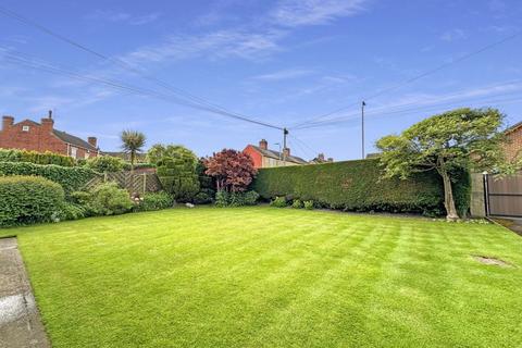 3 bedroom detached house for sale, Rowley Lane, South Elmsall WF9