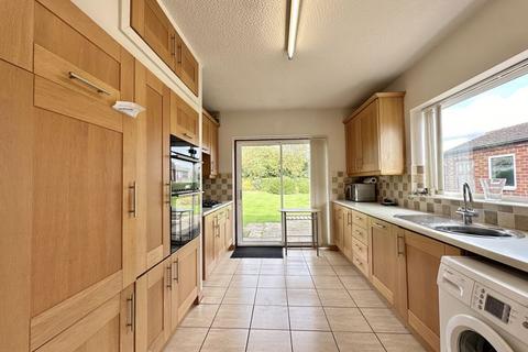 3 bedroom detached bungalow for sale, Rutland Avenue, Pontefract WF8