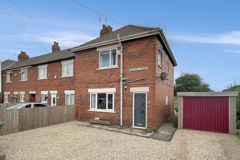 3 bedroom end of terrace house for sale, Harewood Avenue, Pontefract WF8