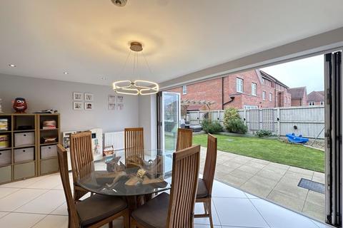 4 bedroom detached house for sale, Tower Close, Pontefract WF8