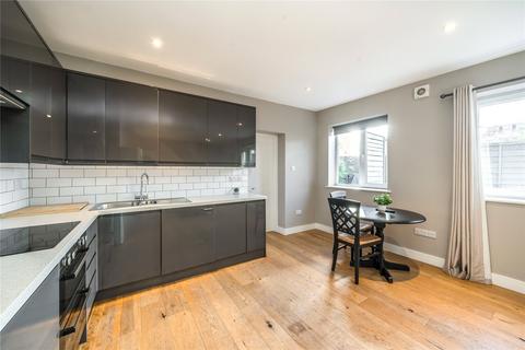 3 bedroom maisonette to rent, London SW8