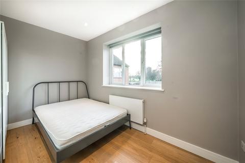 3 bedroom maisonette to rent, London SW8