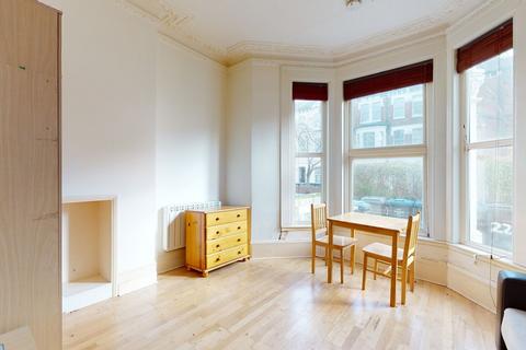 1 bedroom flat to rent, Burton Road