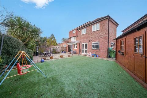 7 bedroom semi-detached house for sale, Wellgarth, GREENFORD