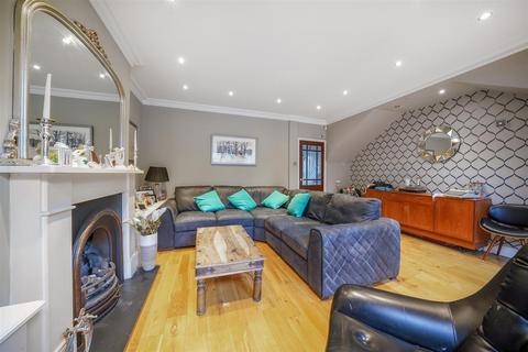 7 bedroom semi-detached house for sale, Wellgarth, GREENFORD