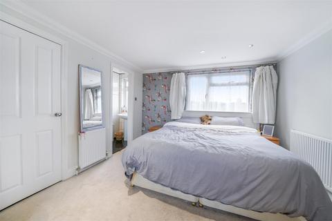 7 bedroom semi-detached house for sale, Wellgarth, GREENFORD