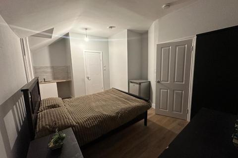 1 bedroom in a flat share to rent, Cavendish Avenue, Eastbourne, East Sussex, BN22 8EN