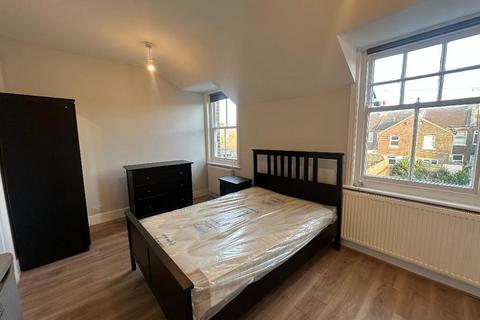 1 bedroom in a flat share to rent, Cavendish Avenue, Eastbourne, East Sussex, BN22 8EN