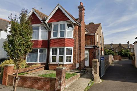 1 bedroom in a flat share to rent, Cavendish Avenue, Eastbourne, East Sussex, BN22 8EN