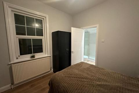 1 bedroom in a flat share to rent, Cavendish Avenue, Eastbourne, East Sussex, BN22 8EN