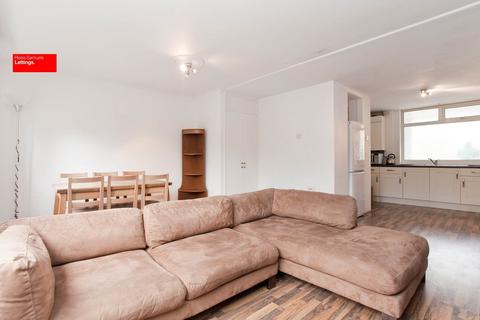 3 bedroom flat to rent, Manchester Road, London E14