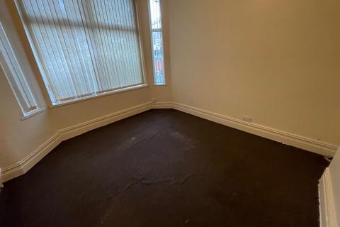 4 bedroom terraced house to rent, Manchester M19