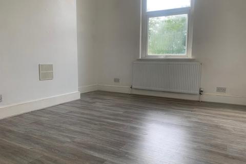 1 bedroom apartment for sale, Woodside Green, London SE25