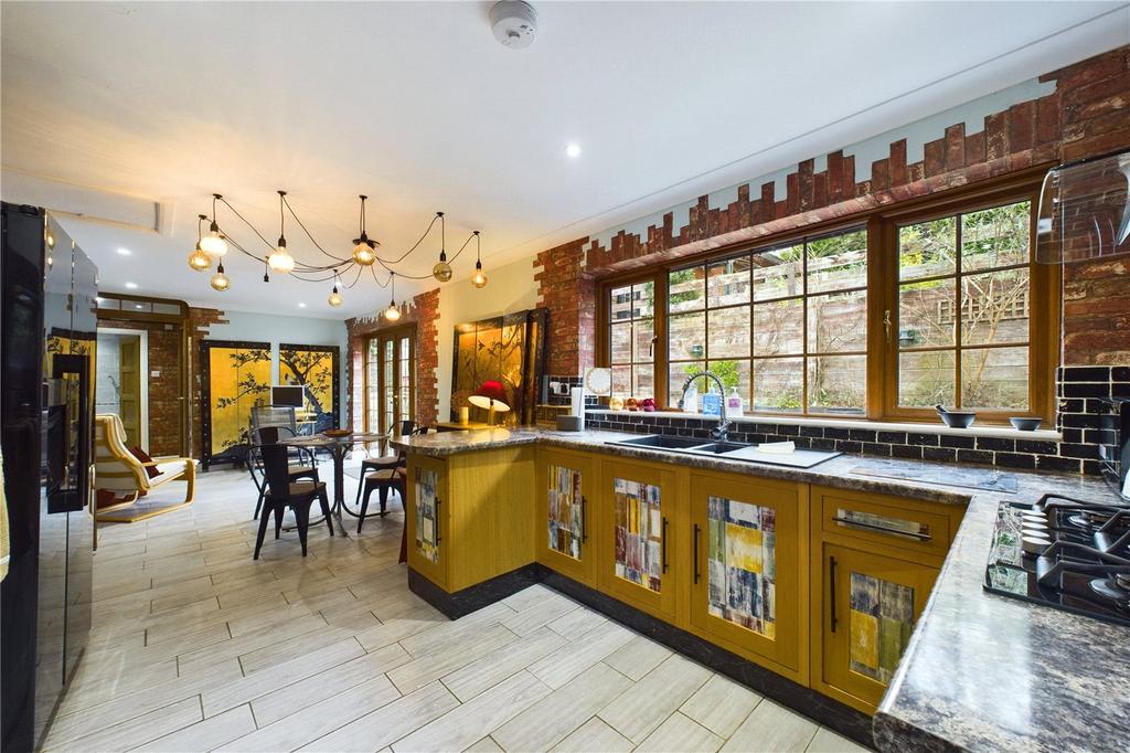 Kitchen/Dining Area