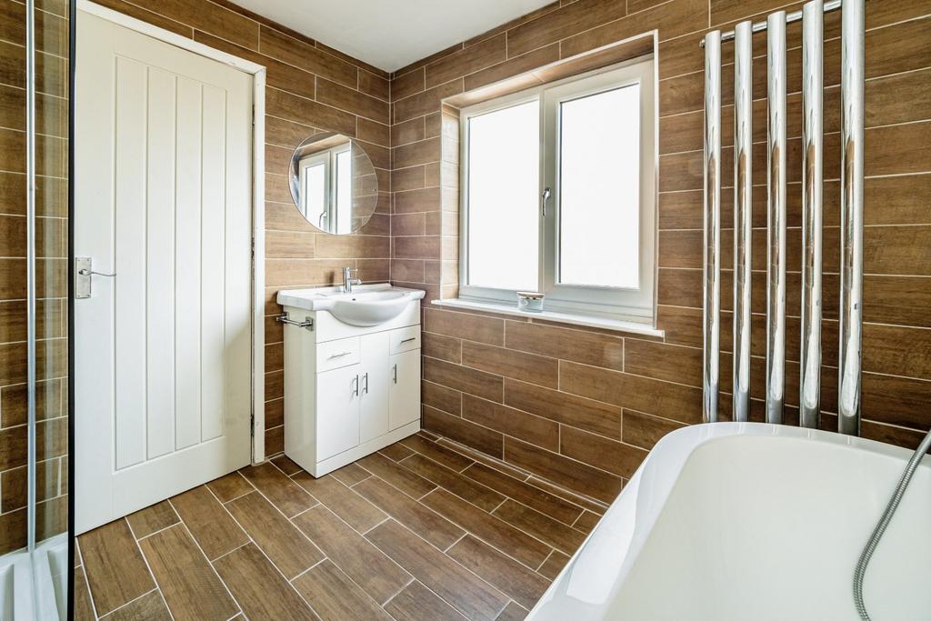 2nd Floor Bathroom