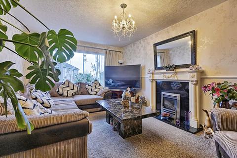 4 bedroom semi-detached house for sale, Illingworth Avenue, West Yorkshire HX2