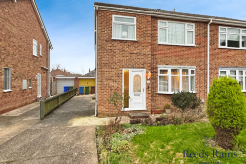 3 bedroom semi-detached house to rent, Churchill Avenue, East Yorkshire HU16