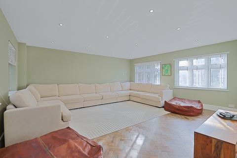 6 bedroom detached house to rent, Ollards Grove, Essex IG10