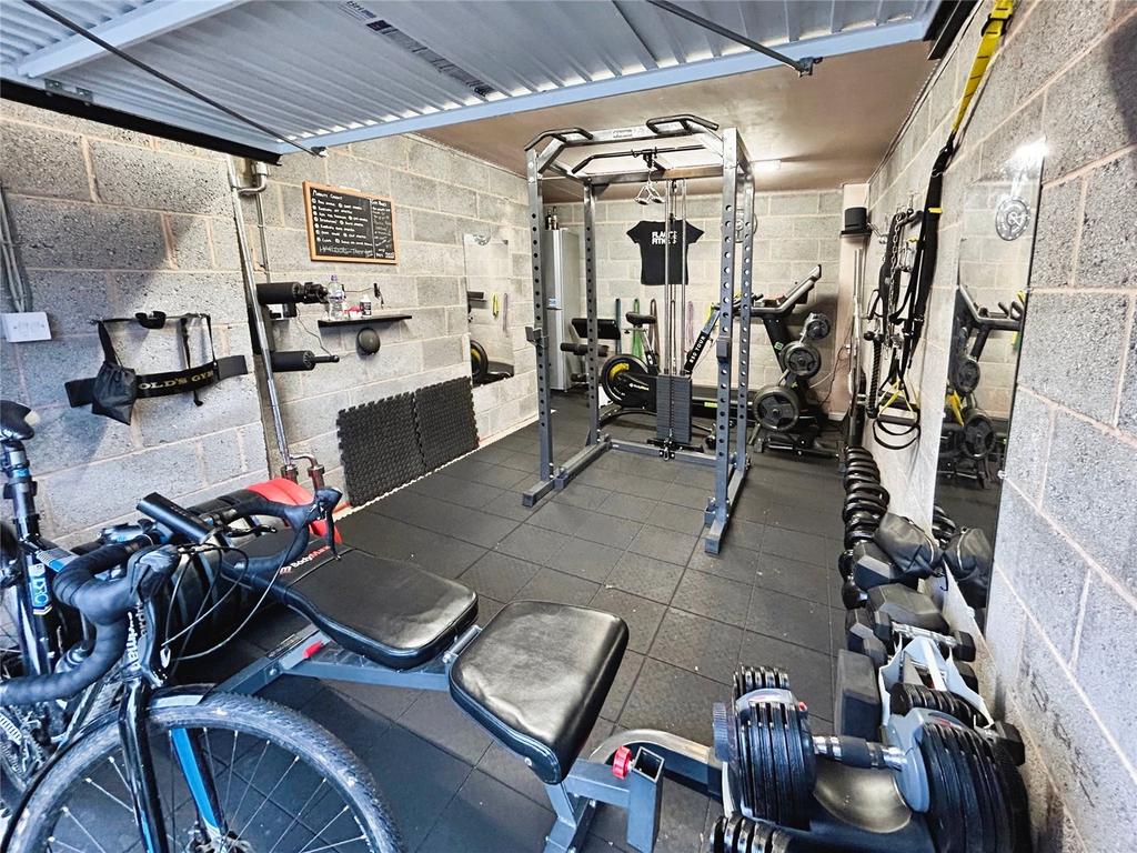 Garage/Gym