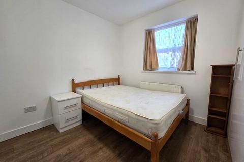 4 bedroom flat to rent, NW2