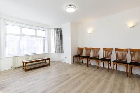 4 bedroom flat to rent, NW2