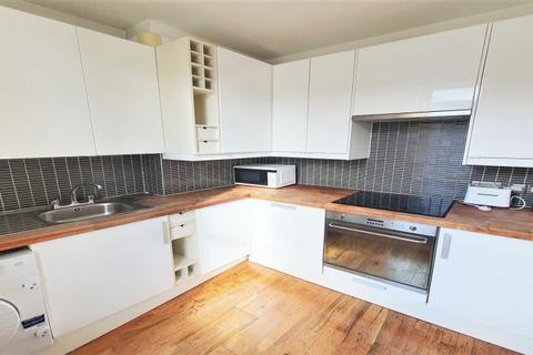 3 bedroom flat to rent, NW10