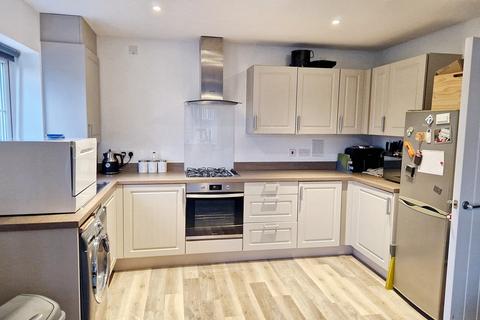 2 bedroom flat for sale, Quarry Close, Rochester