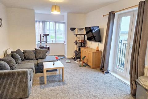 2 bedroom flat for sale, Quarry Close, Rochester