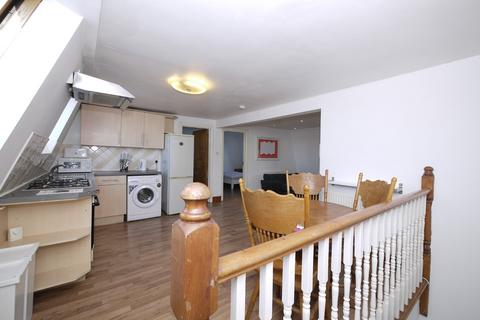 2 bedroom flat to rent, Mare Street, London,  E8