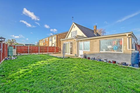 3 bedroom chalet for sale, Canvey Island SS8