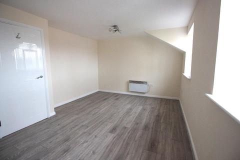 2 bedroom flat to rent, Hermitage Close, London