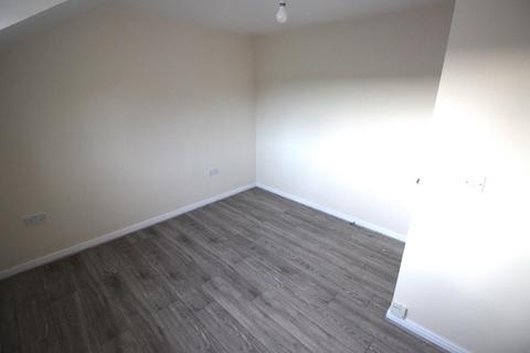 2 bedroom flat to rent, Hermitage Close, London